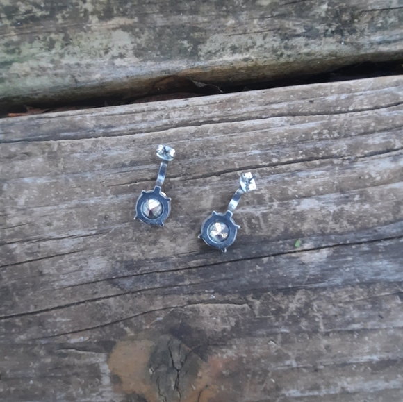 Red Ruby Crystal Earrings 📿🩸❤ - Picture 3 of 4